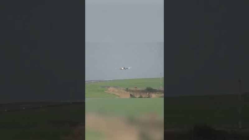 Кадры жёсткой посадки самолета в Британии