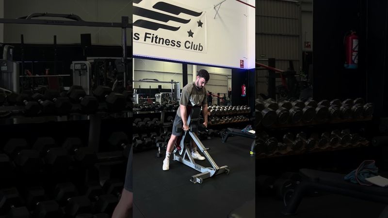 Elevaciones laterales de pie en banco con mancuernas - Deltoides Lateral