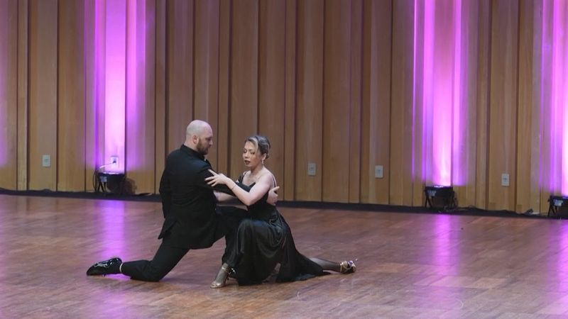 Страсть и драматизм: конкурс по сценическому танго проходит в Буэнос-Айресе