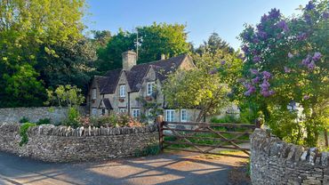 Breathtaking SPRING WALK in the English Countryside | COTSWOLDS Village Hatherop