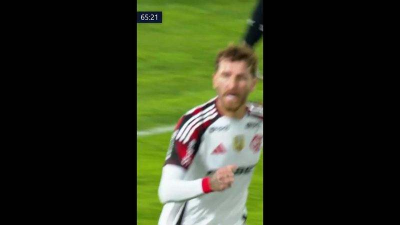 No segundo andar! Leo Pereira sobe alto e empata o jogo entre Fla e Bragantino