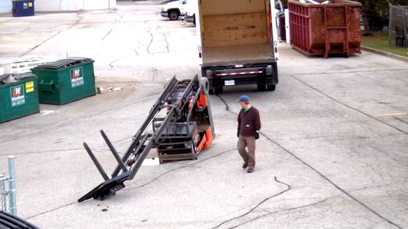 Разнес Склад в Хлам!!!!! Идиоты за рулем погрузчиков. Обязательно к просмотру!!!