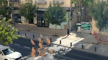 People run for cover and air raid sirens sound in Jerusalem following missile from Yemen | AFP