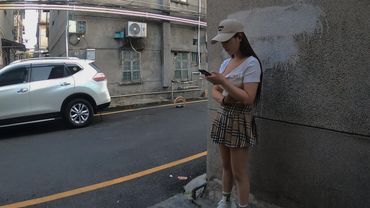 #深圳邪骨 今天我的寶馬車壞了，去修車，順便逛了一下附近的城中村，村民們真的很熱情，一同隨我逛逛深圳的城中村吧。