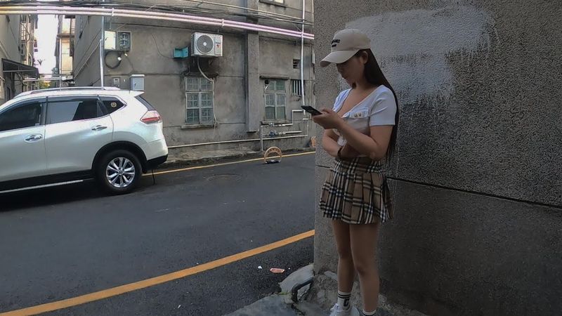 #深圳邪骨 今天我的寶馬車壞了，去修車，順便逛了一下附近的城中村，村民們真的很熱情，一同隨我逛逛深圳的城中村吧。