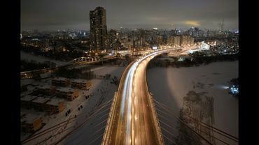 ЗАЛЕЗЛИ НА ЖИВОПИСНЫЙ МОСТ.