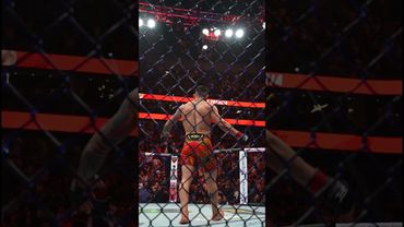 Ilia Topuria puts Charles Oliveira to SLEEP! 🚨 #ufc317