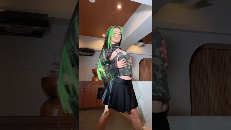 A lot of hair whipping 🤣💚 #dance