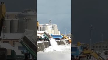 How Japan Prevents Rivers from Freezing in Winter!#japan #shorts