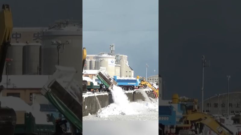 How Japan Prevents Rivers from Freezing in Winter!#japan #shorts