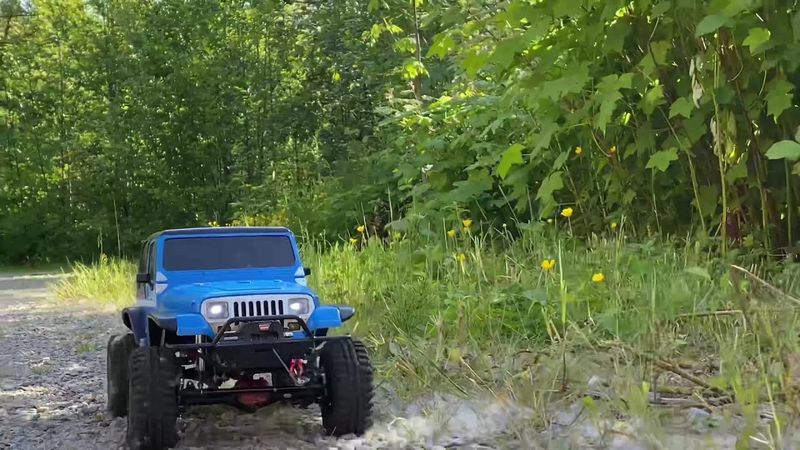 RC4WD Trail Finder 2 SWB Jeep Wrangler Backyard Trailing