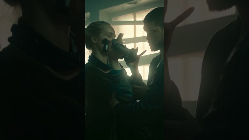 Командная работа😏 | Смотрим сериал-триллер «Хирург» на KION