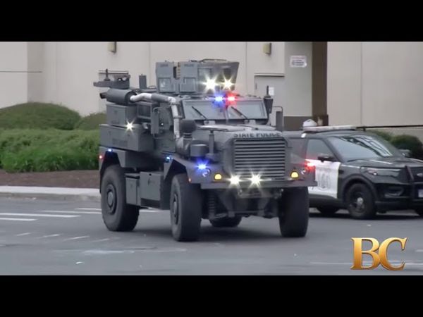 Gunman opens fire at Connecticut mall, injures 5 people