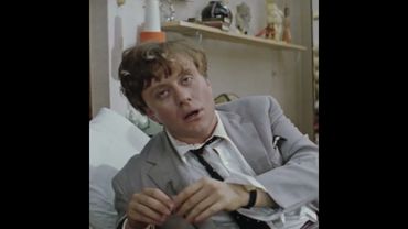 Я должен принять ванну, выпить чашечку кофе