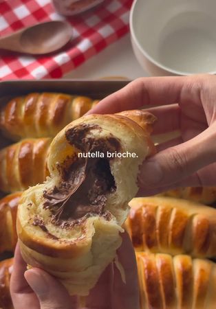 nutella brioche🍫🍞 Ingredients: 100ml warm milk 30g granulated sugar 3...