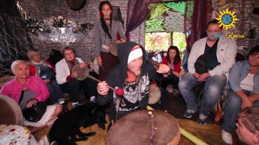 Шаманский перформанс в день осеннего равноденствия.