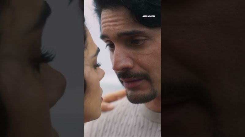 Alba y Sebastián se besan #Amanecer #Uninovelas