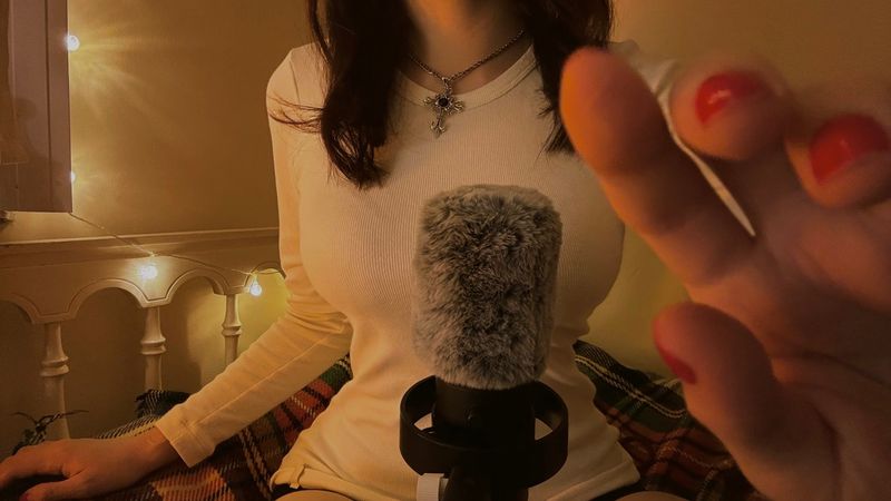 ⋆⁺TE DUERMES en mi regazo mientras te doy caricias ASMR︵‧ ˚₊ ˚