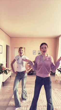 @Викси 💞🥹 #тренд #2016vibes #идеидлявидео #видеосподругой 