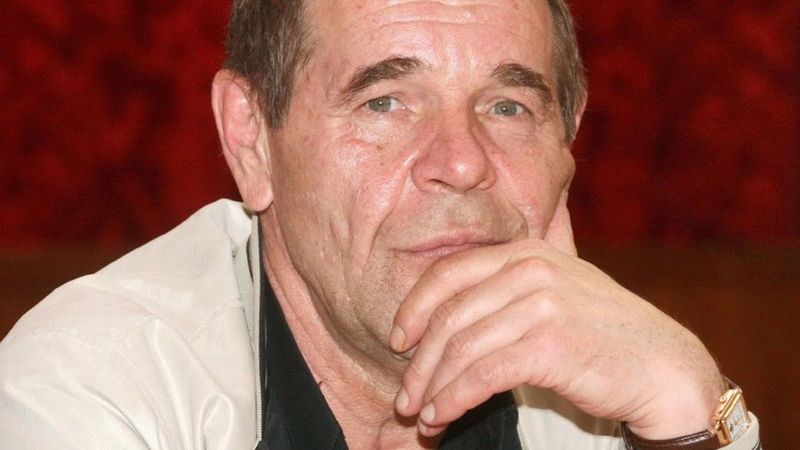 ОН НЕ НОВ, И ВЫ,НАВЕРНЯКА ЗНАЕТЕ ТРАГИЧЕСКУЮ СЦЕНУ САМОУБИЙСТВА НА СЪЕМОЧНОЙ ПЛОЩАДКЕ...