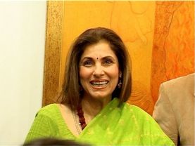 Dimple Kapadia:I try a lot, but I am not able to do Painting on art exhibintion