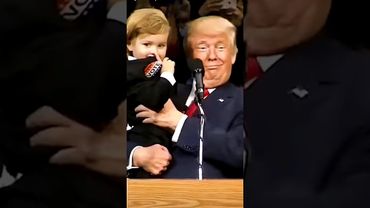 ترامپ یک بچه روی صحنه میاره ، ببینید چه اتفاق جالب و عجیبی رخ میده !!😳😳😱 #ترامپ  #بچه #رئیس_جمهور