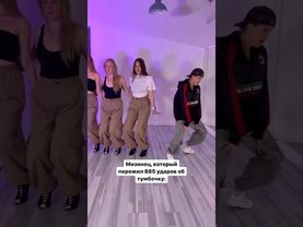 А как поживают ваши мизинчики? Мне кажется у половины людей там даже ногтя нету😂