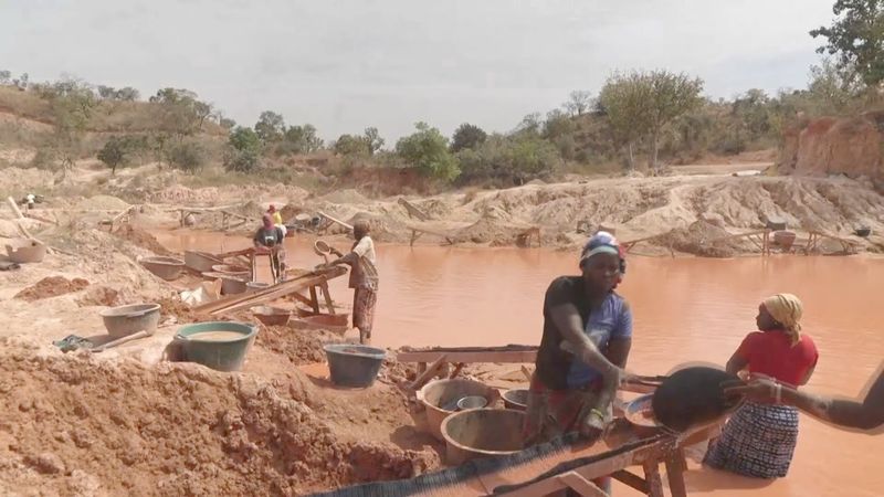 Ртуть голыми руками: как сенегальцы добывают золото кустарным способом