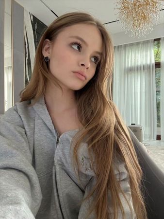 Milana Star (настоящее имя — Милана Витальевна Маирко) — российская п...