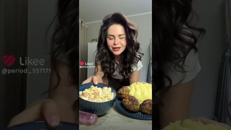 Я и ужин приготовить могу😁🤣#девушка #юмор #смешно #ужин #смешное #смешныевидео #смех #смешные