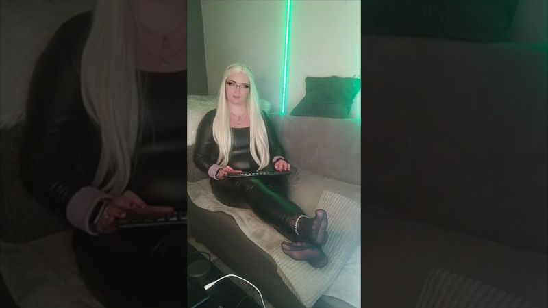 Office Outfit , Bodysuit , Blonde Long Hair ( Live Performance 7 October 2024)