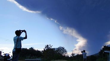 Indonesia volcano spews 18-kilometre ash tower | AFP