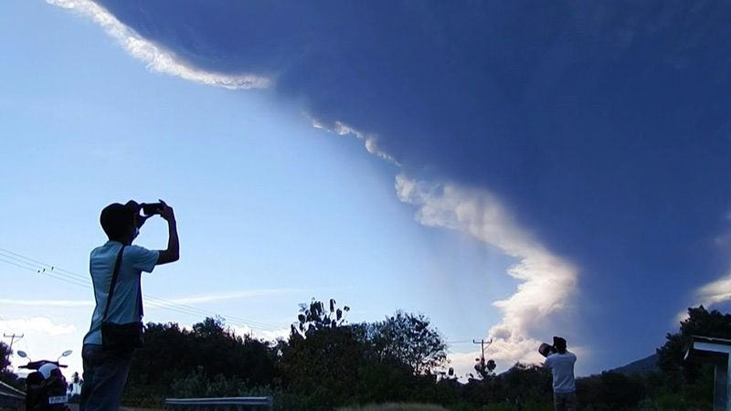 Indonesia volcano spews 18-kilometre ash tower | AFP