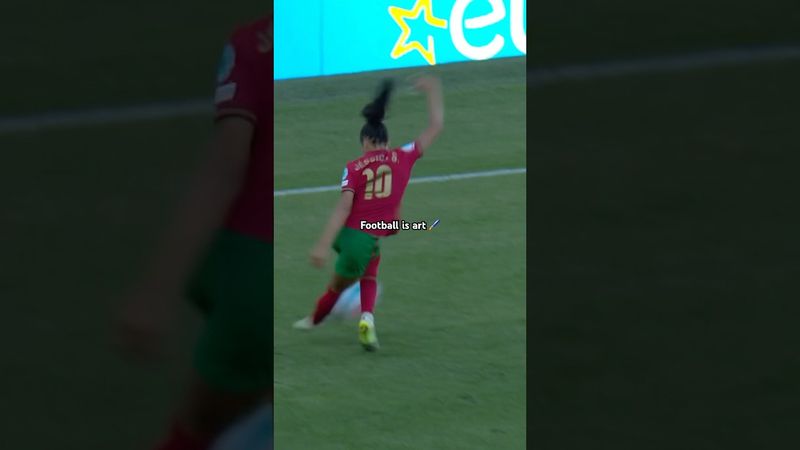 Everyone loves a Rabona 😍