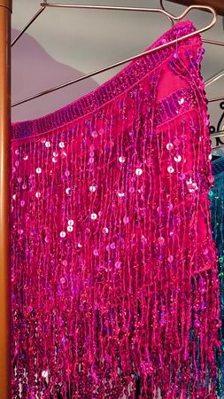 ✨ **Saias de Franja de Paetê: o Brilho que Faltava no Seu Carnaval!**...