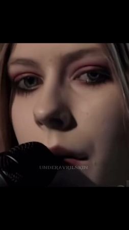 Her smile ❤️ #avrillavigne #knockinonheavensdoor #avrillavignefan 
