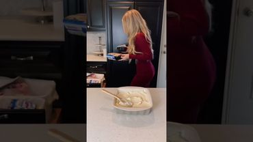 The best store-bought mashed potatoes! #holidayfood #holidaydinner #thanksgiving #mashedpotatoes