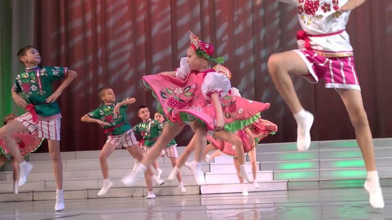 Театр  танца Орленок г. Красноярск танец Ягодка Малинка