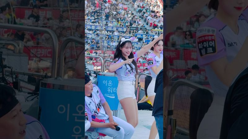 아웃송 중 비트배트 날려버린 괴력의 수달 #이서윤 #이서윤치어리더#ktwiz #kt위즈 #kt위즈치어리더