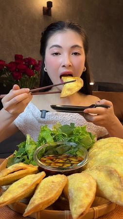 Ăn bánh gối với tui nha #angithuongoi #mukbang #ancungtiktok #xuhuong...