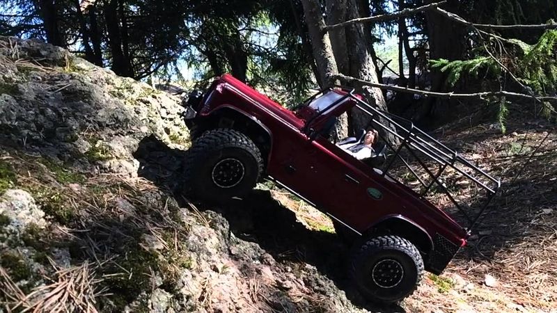 Bishop's RC Crusade - Land Rover Defender D90 - Crawling #2