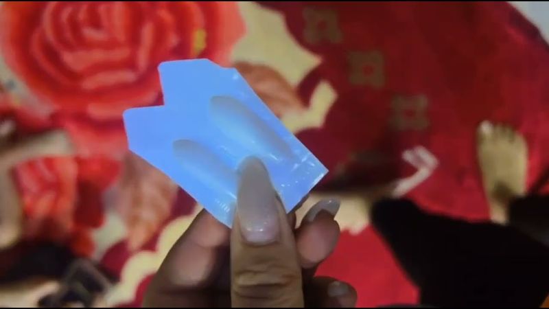 دكتورة بتعطي البنت تحميلة شرجية 😭 بنت بتاخد لبوس شرجي