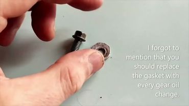 Changing Gear Oil in a Honda SH50 🔧🛵