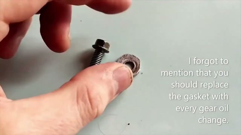 Changing Gear Oil in a Honda SH50 🔧🛵