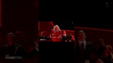 Lady Gaga cantando “Abracadabra” no evento TUDUM da Netflix. #ladygaga #tudum #vandinha