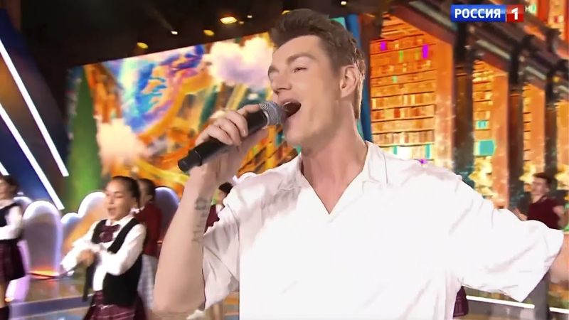 Алексей Воробьев и "Домисолька" с песней "Из вагантов" к 100-летиюМеждународного центра "Артек"