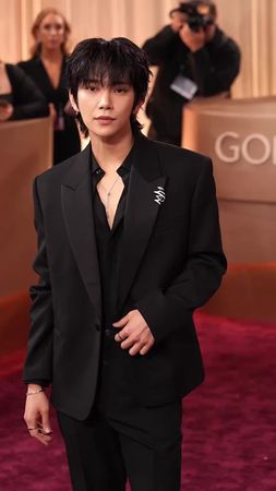 #JoshuaHong en los #GoldenGlobes 2026 🔥 Una bomba de estilo. 