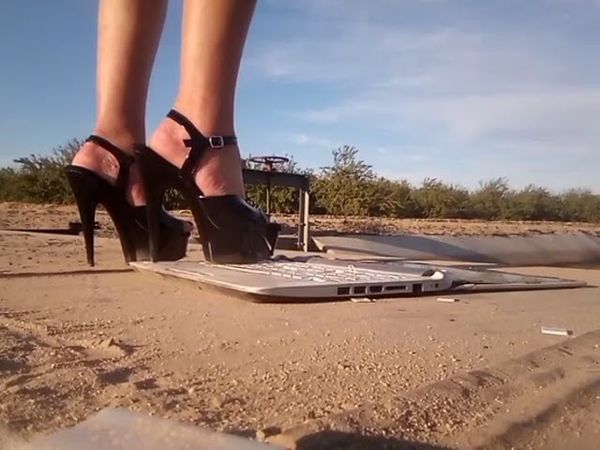 Laptop #ASMR #CrushExperiment  epic #FAIL watch till end MISSGIGIcrush 