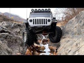 Axial SCX10 III Jeep Wrangler Rubicon JLU Off Road Driving 4X4 RC Car No.20