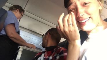 Как раздают орешки на американских авиалиниях